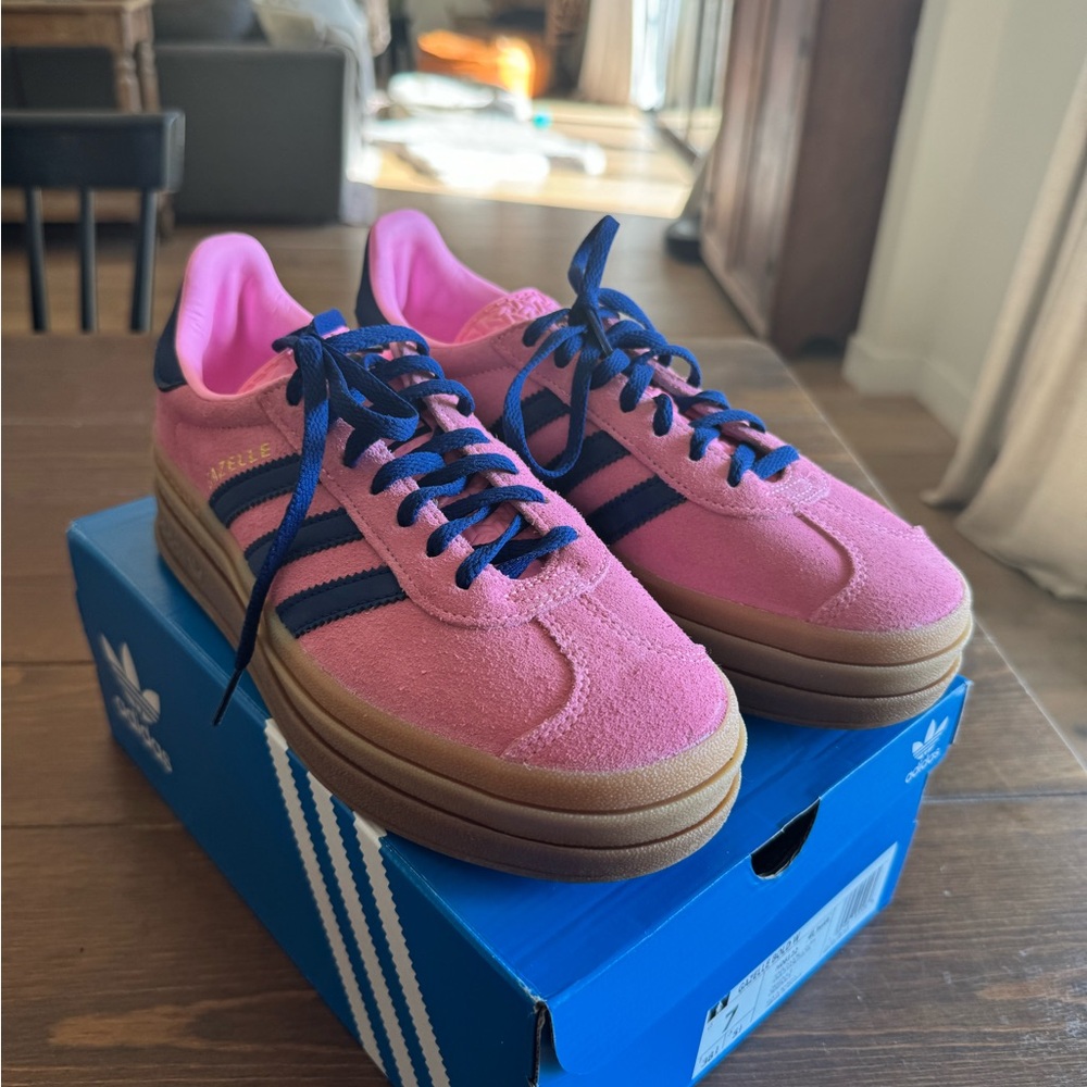 New in box never worn. These run 1/2 to full size large